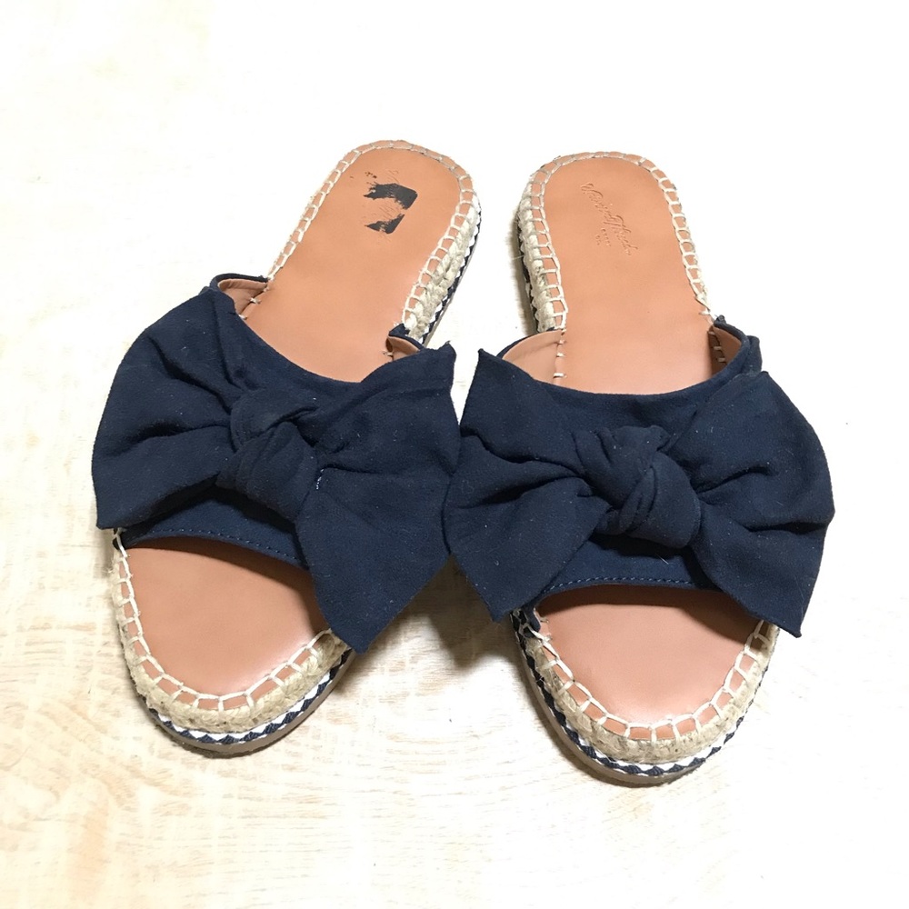 Universal Thread Bow Slides Size 7.5